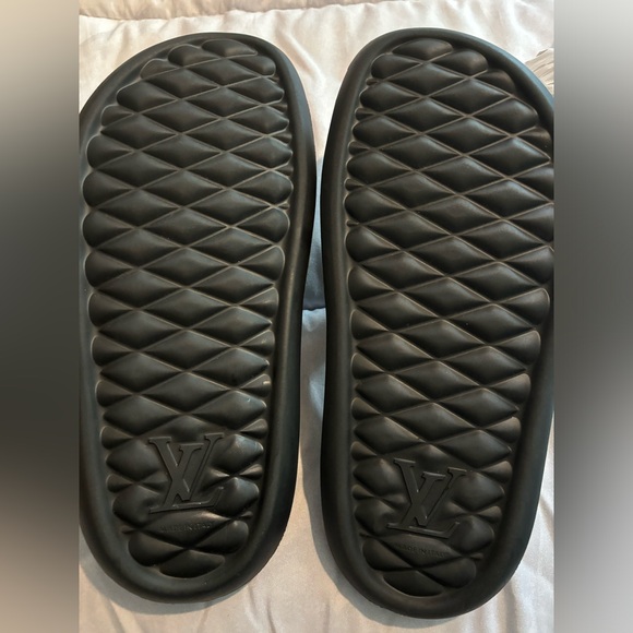 Louis Vuitton Pool Slides - Picture 2 of 5